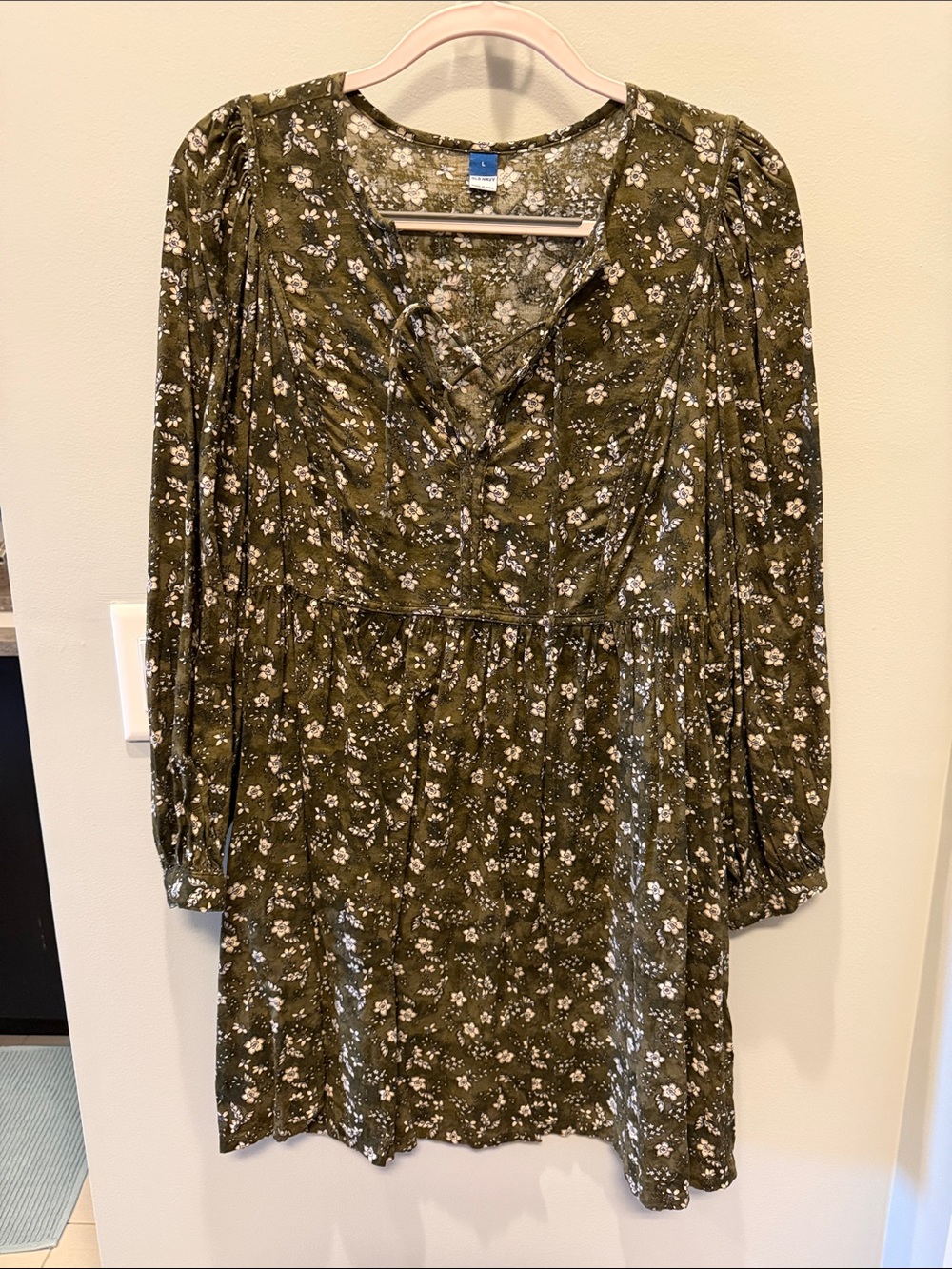 Old Navy Olive Floral Long Sleeve V-Neck Dress
